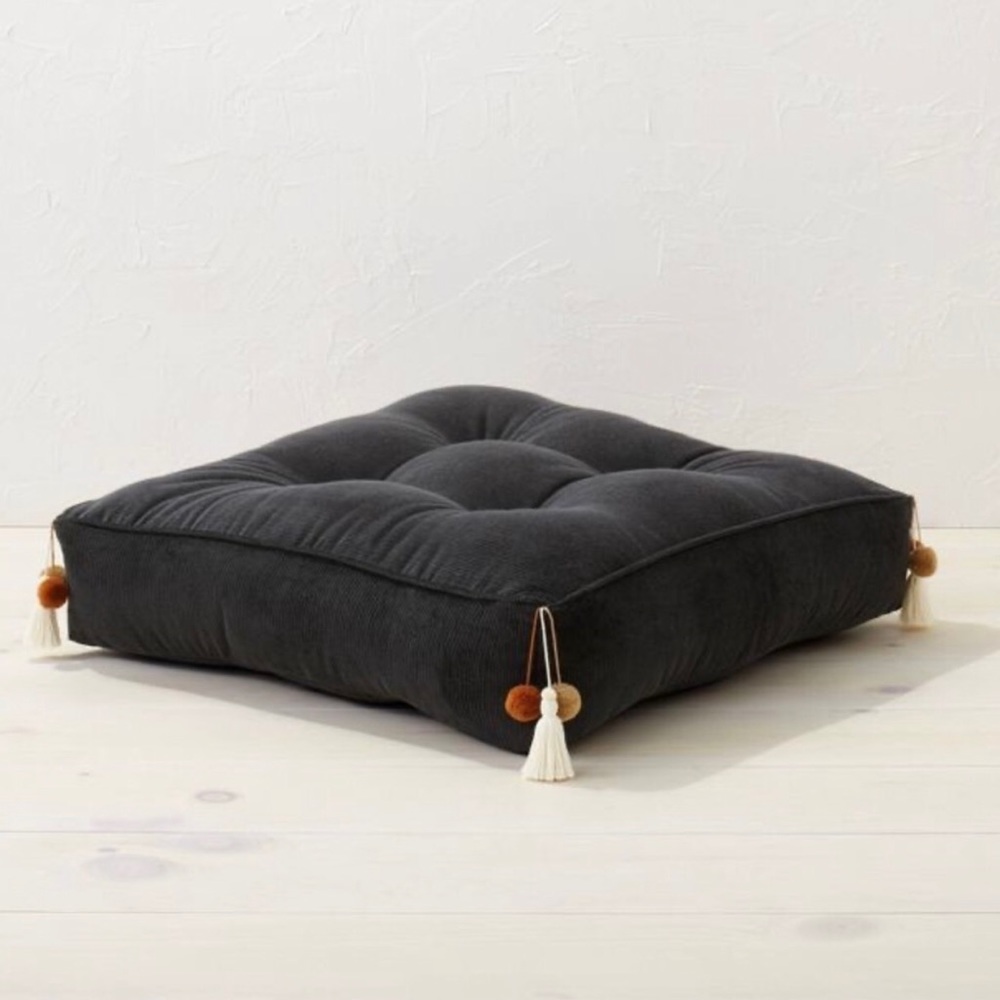 In search of these Jungalow x Opalhouse floor pillows in black!!!